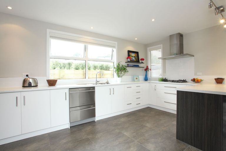 Photo of property in 19 Robertson Street, Raglan, 3225