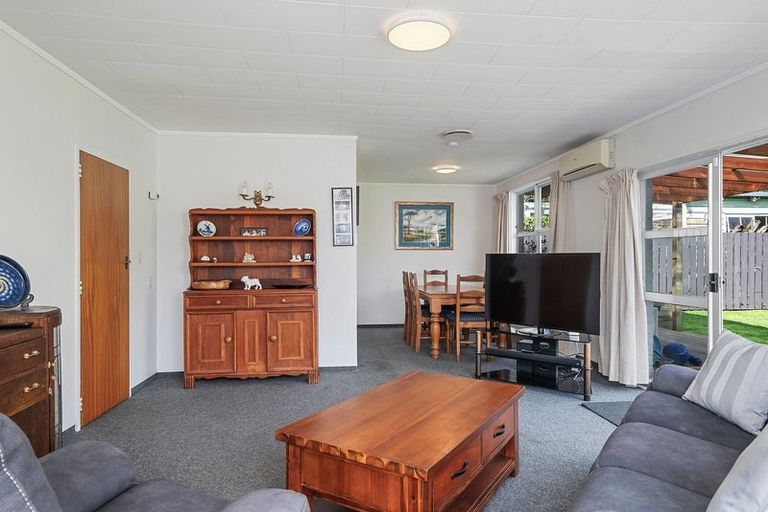 Photo of property in 18 Leybourne Avenue, Waikanae, 5036