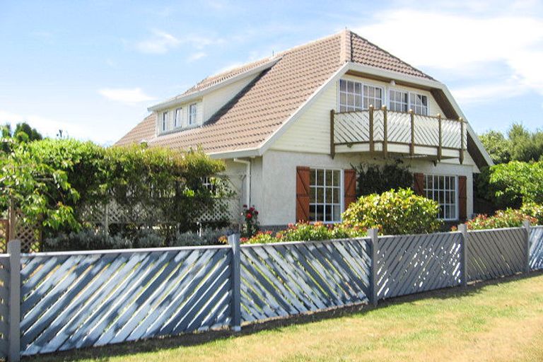 Photo of property in 22 Waitikiri Drive, Parklands, Christchurch, 8083