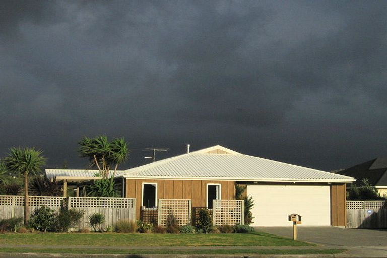 Photo of property in 6 Marewa Place, Waikanae Beach, Waikanae, 5036