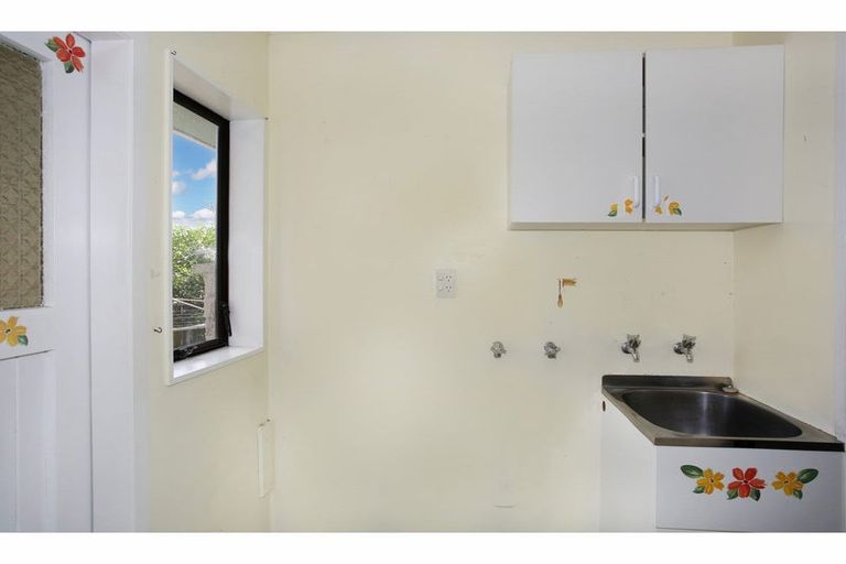 Photo of property in 2/60 Beach Road, Pahurehure, Papakura, 2113