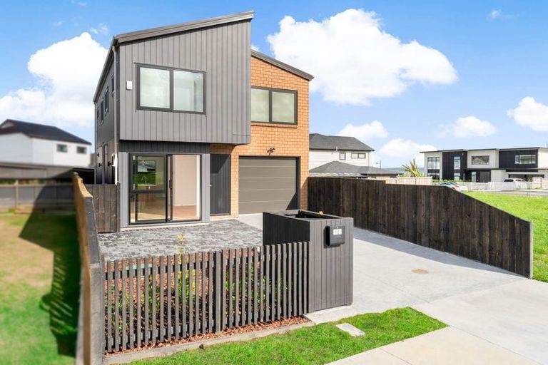 Photo of property in 12 Harbourside Parade, Hobsonville, 0616