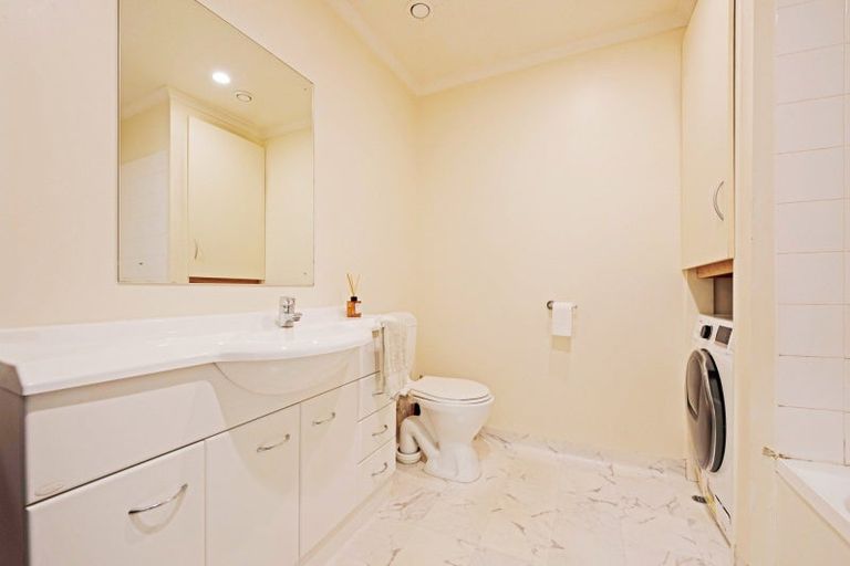 Photo of property in Terrace Heights Apartments, 13d/163 The Terrace, Wellington Central, Wellington, 6011