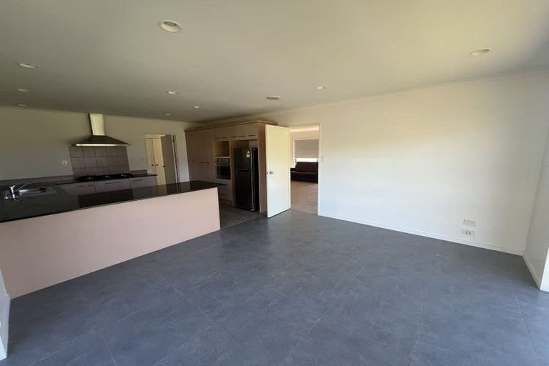 Photo of property in 2 Deerfield Place, Flat Bush, Auckland, 2019