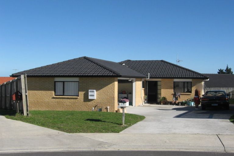 Photo of property in 15 Carn Place, Weymouth, Auckland, 2103
