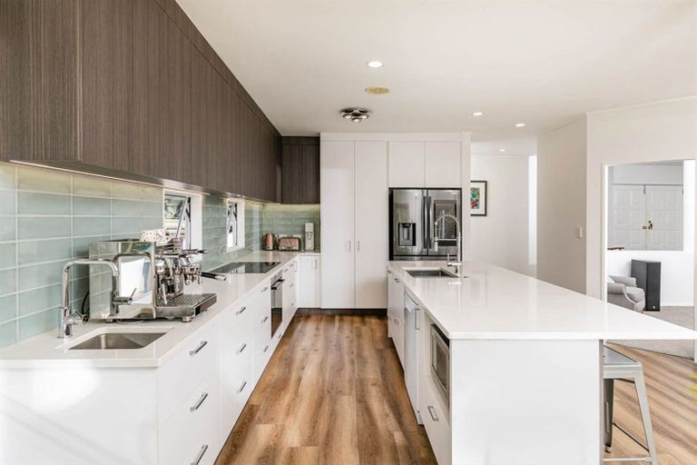 Photo of property in 32 Waipuia Place, Greenhithe, Auckland, 0632