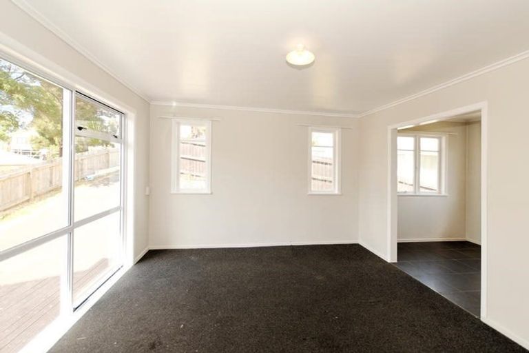 Photo of property in 39 Mcclintock Road, Massey, Auckland, 0614