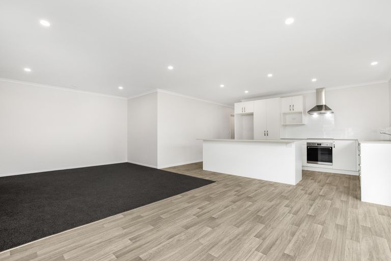 Photo of property in 17 Coolen Place, Tuakau, 2121