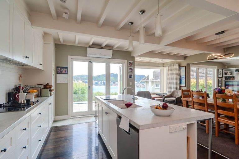 Photo of property in 60 The Crescent, Roseneath, Wellington, 6011