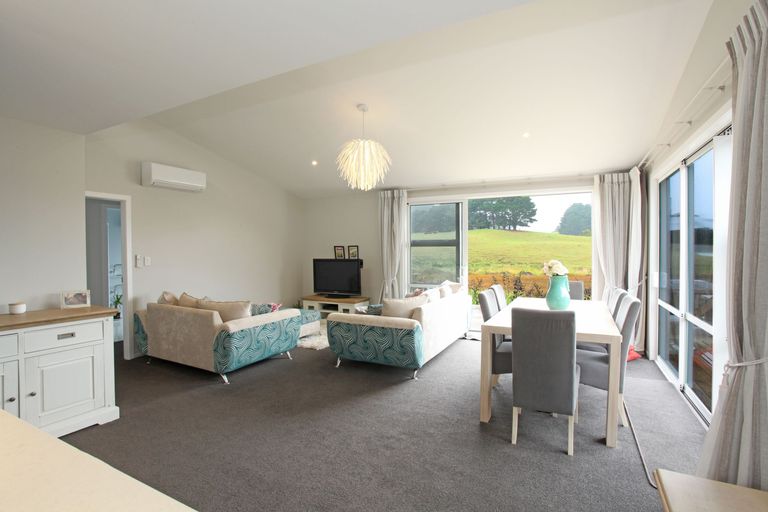 Photo of property in 19 Robertson Street, Raglan, 3225