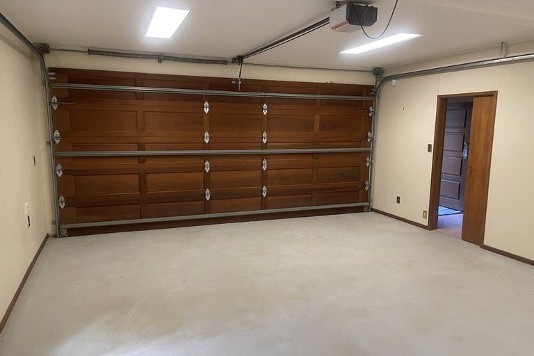 Photo of property in 71 Opanuku Road, Henderson Valley, Auckland, 0612