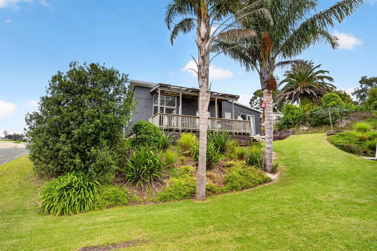Photo of property in 16 Settlement Road, Kaiwaka, 0573