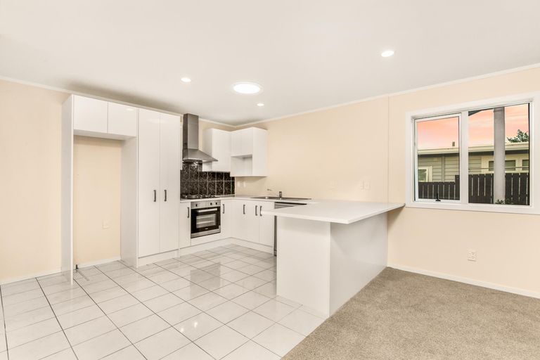 Photo of property in 13a Golf Road, New Lynn, Auckland, 0600
