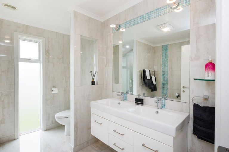 Photo of property in 3 Tennyson Avenue, Kelvin Grove, Palmerston North, 4414