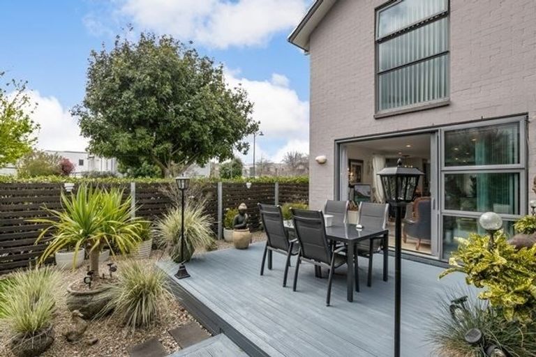 Photo of property in 16 Windfola Parkway, Takanini, 2112