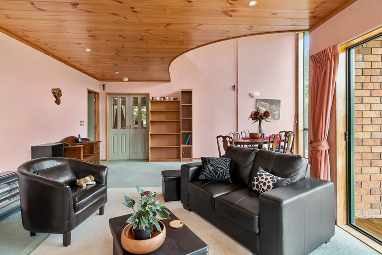 Photo of property in 70 Grand Vue Road, Kawaha Point, Rotorua, 3010