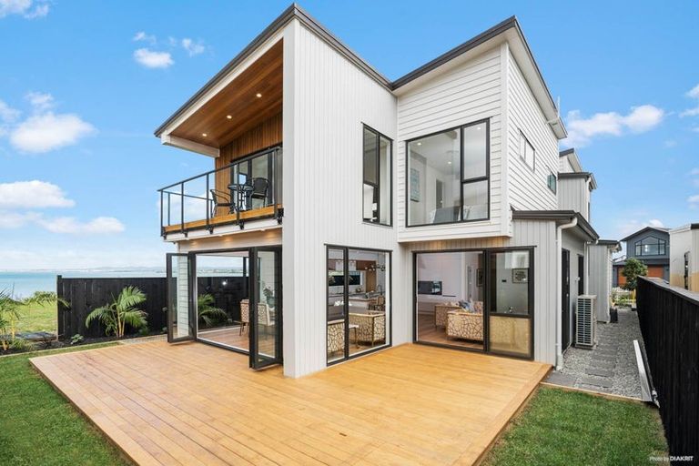 Photo of property in 6 Picnic Point Road, Hobsonville, Auckland, 0616