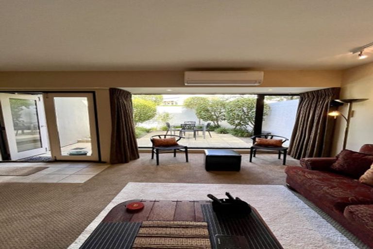 Photo of property in Highwic, 2/32 Hobson Street, Thorndon, Wellington, 6011