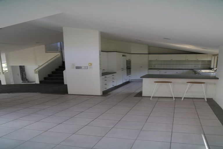 Photo of property in 2/18 The Esplanade, Castor Bay, Auckland, 0620