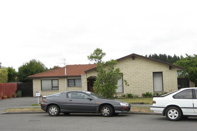 Photo of property in 16 Forest Park Place, Parklands, Christchurch, 8083