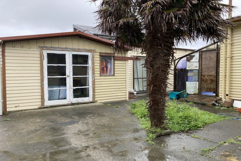 Photo of property in 32 Glamis Avenue, Strathmore Park, Wellington, 6022