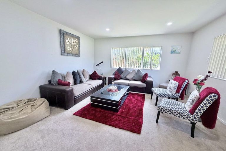 Photo of property in 547 Great South Road, Rosehill, Papakura, 2113