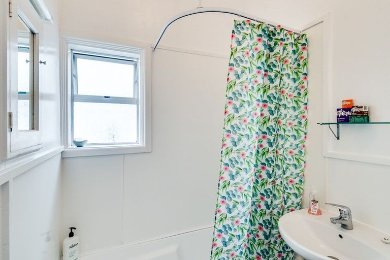 Photo of property in 22 Colenso Avenue, Hospital Hill, Napier, 4110