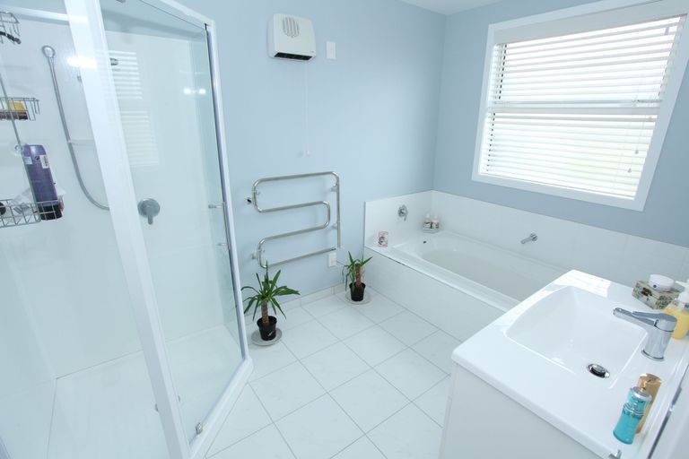 Photo of property in 19 Robertson Street, Raglan, 3225