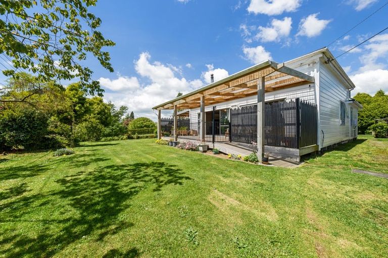 Photo of property in 20 Dudley Road Lower, Inglewood, 4386