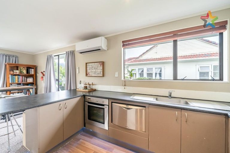 Photo of property in 2/79 Molesworth Street, Taita, Lower Hutt, 5011