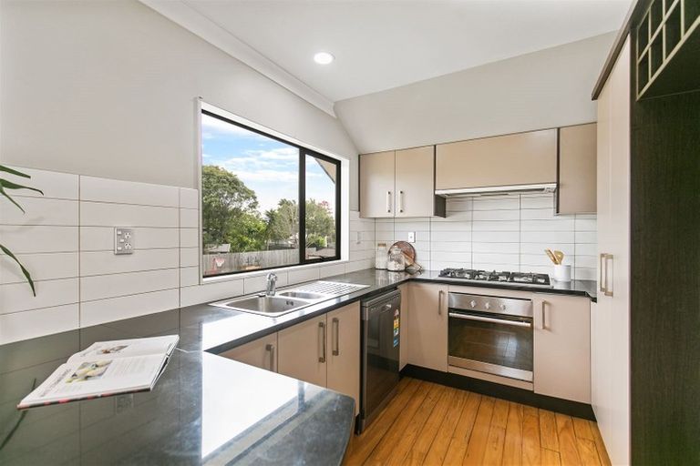 Photo of property in 6a Hope Farm Avenue, Pakuranga Heights, Auckland, 2010