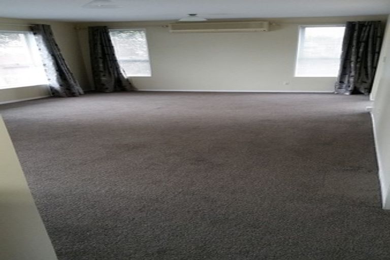 Photo of property in 17 Mckellar Place, Hornby, Christchurch, 8042