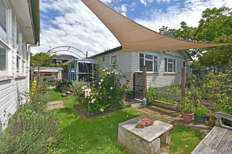 Photo of property in 52 Olliviers Road, Phillipstown, Christchurch, 8011