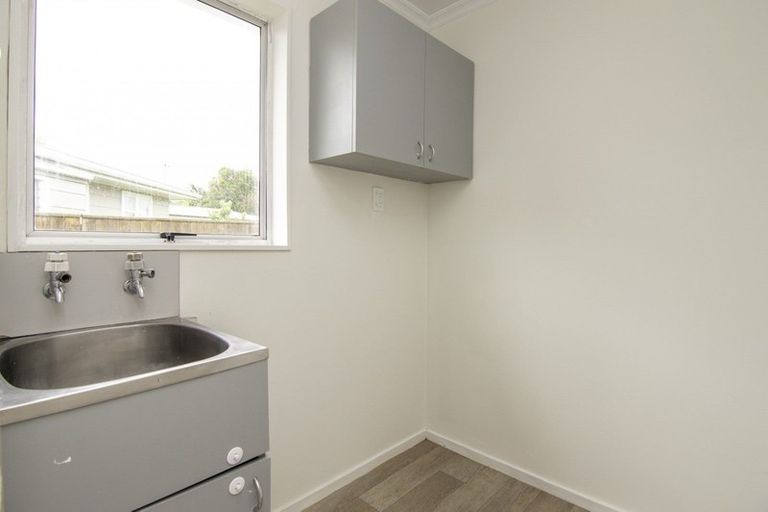 Photo of property in 33 Rhodes Drive, Kelvin Grove, Palmerston North, 4414