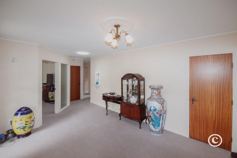 Photo of property in 100 Churton Drive, Churton Park, Wellington, 6037