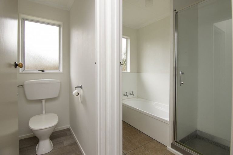 Photo of property in 33 Rhodes Drive, Kelvin Grove, Palmerston North, 4414