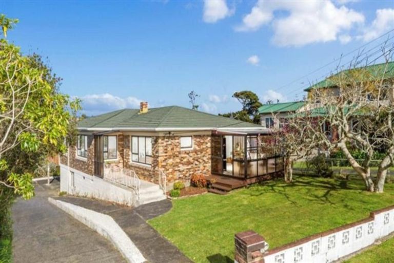 Photo of property in 33 Tui Glen Road, Birkenhead, Auckland, 0626