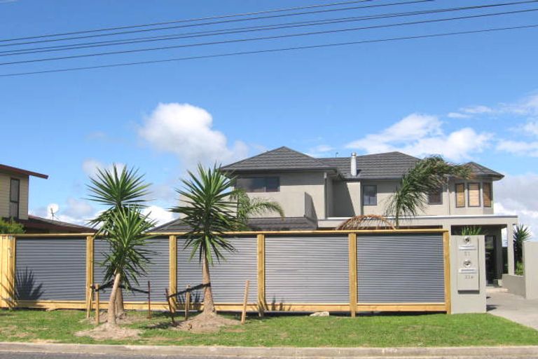 Photo of property in 2/23 Ridge Road, Waiake, Auckland, 0630