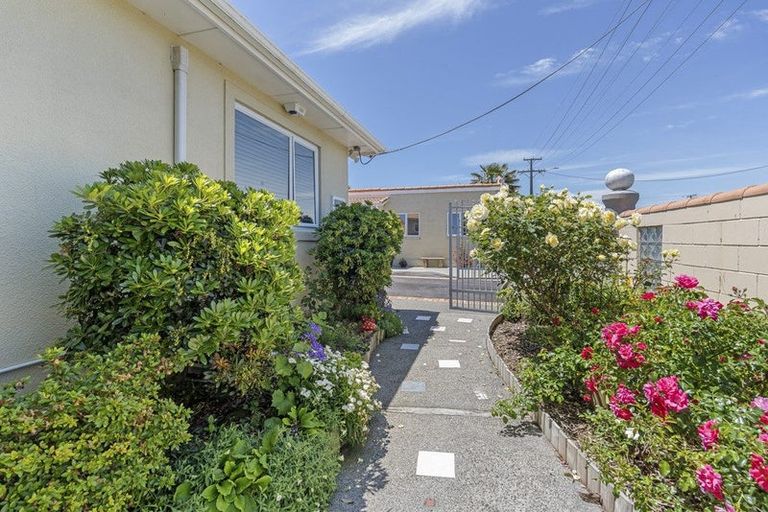 Photo of property in 50 Leslie Street, Waitara, 4320