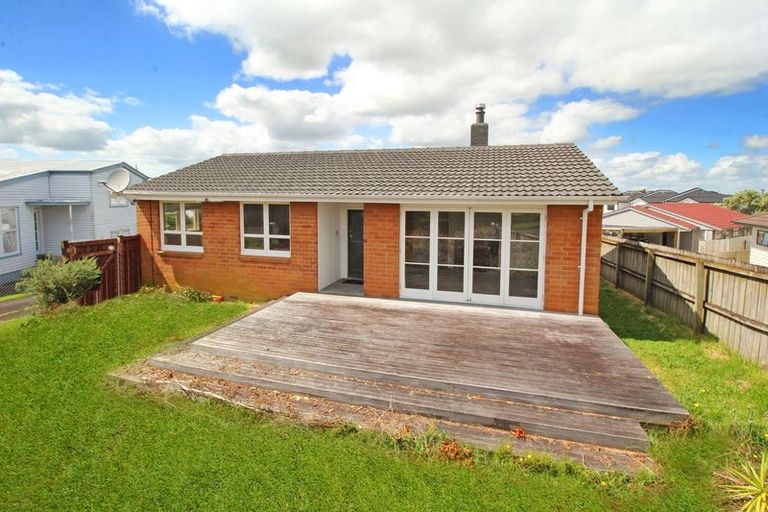 Photo of property in 69 Arimu Road, Papakura, 2110