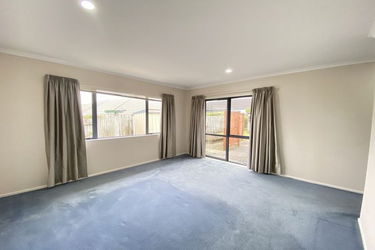 Photo of property in 23 Dairyland Drive, East Tamaki Heights, Auckland, 2016