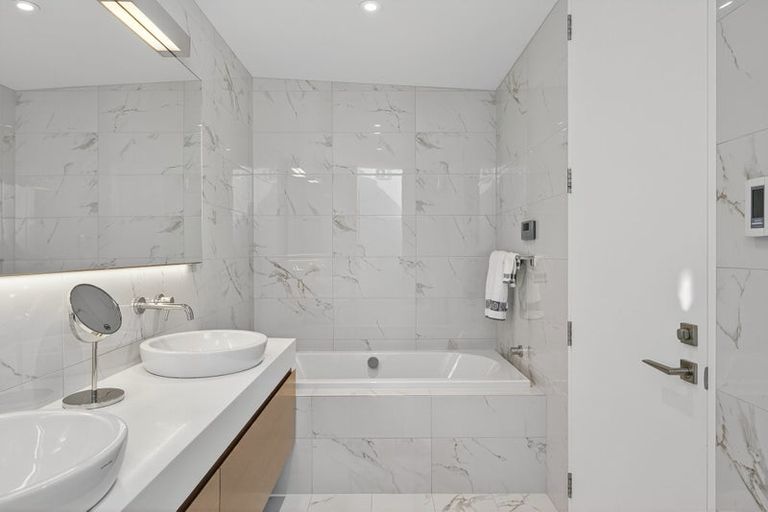 Photo of property in 98 Major Hornbrook Road, Mount Pleasant, Christchurch, 8081