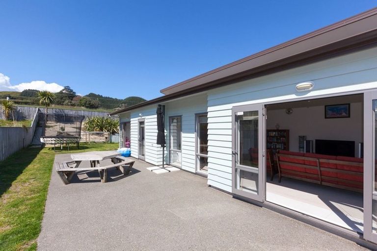 Photo of property in 26 Bluewater Place, Paraparaumu, 5032