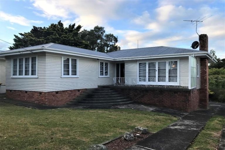 Photo of property in 37 St Leonards Road, Kelston, Auckland, 0602