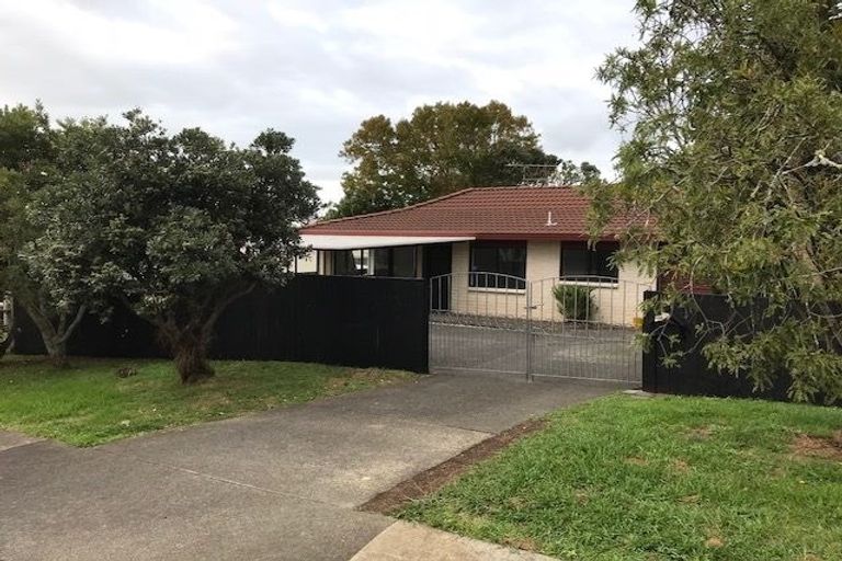 Photo of property in 1a Rickards Place, New Lynn, Auckland, 0600