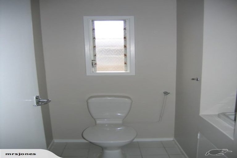 Photo of property in 65 Raleigh Road, Northcote, Auckland, 0627