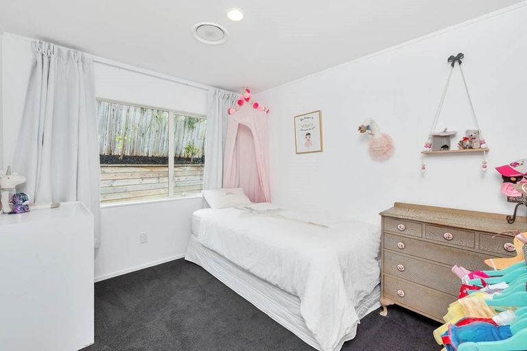 Photo of property in 35 Caversham Drive, Torbay, Auckland, 0630