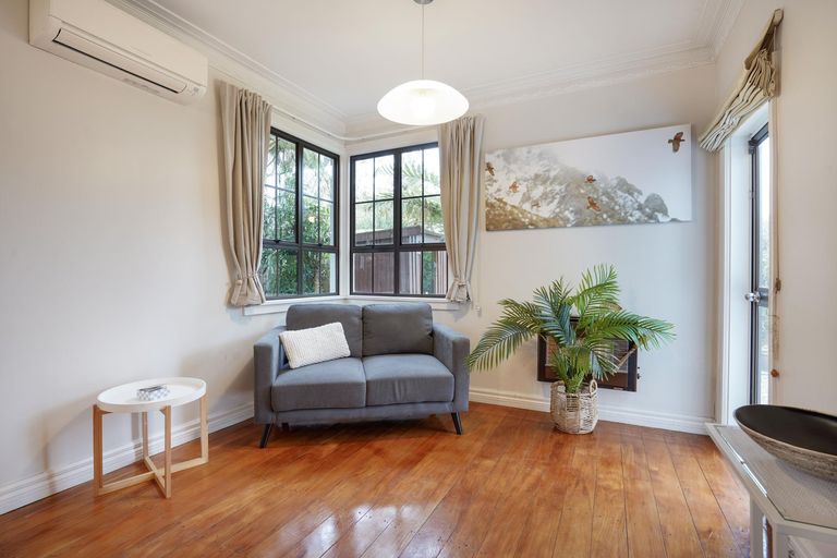 Photo of property in 6 Centennial Drive, Hokowhitu, Palmerston North, 4410