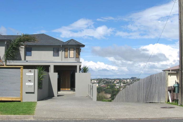 Photo of property in 21 Ridge Road, Waiake, Auckland, 0630