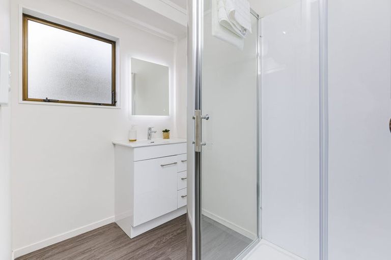 Photo of property in 2/31 Sutton Crescent, Papakura, 2110